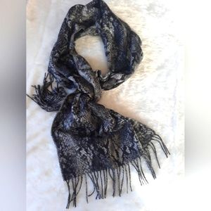 V. FRAAS Black and Grey Snakeskin Scarf